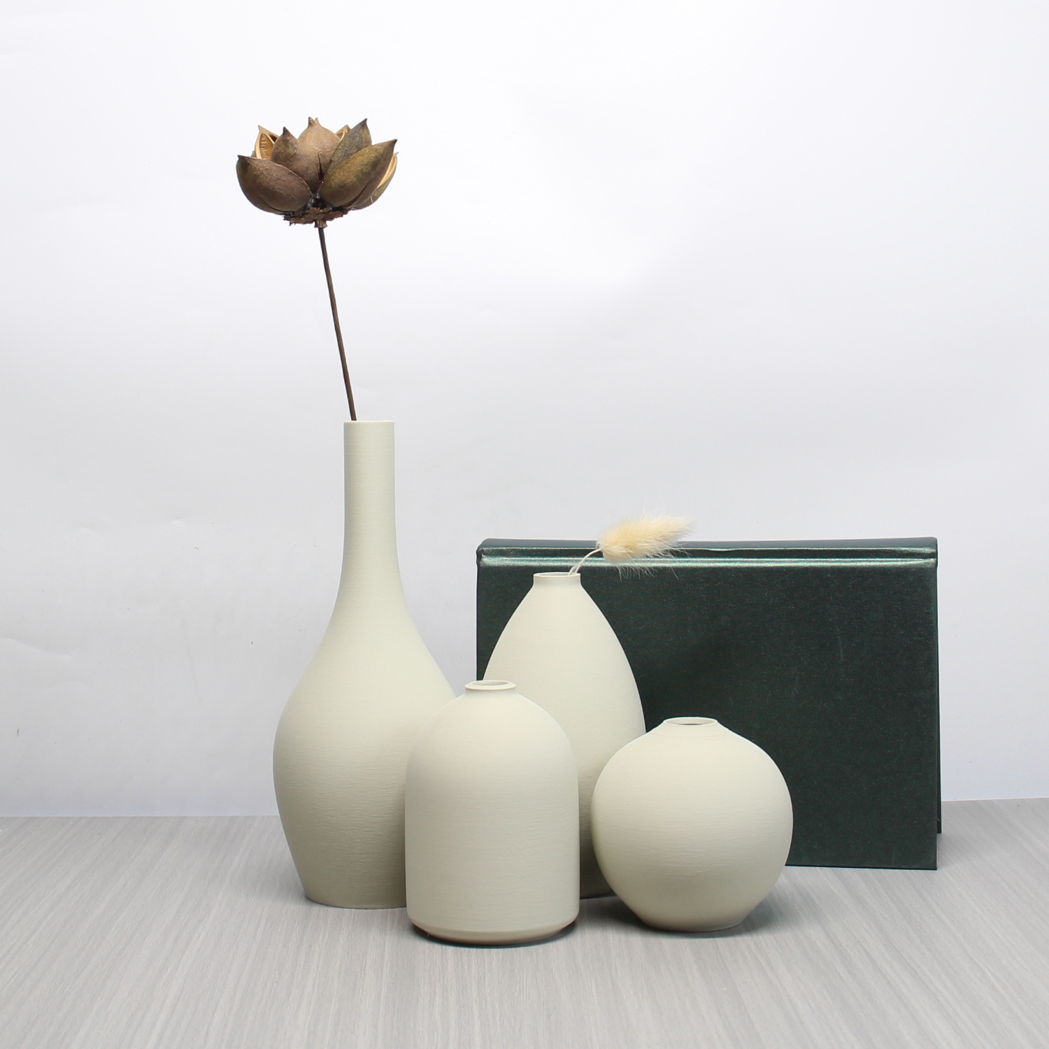4 Piece Minimalist Art Vase, V - Tablet Accessories Kit recensione e prezzo